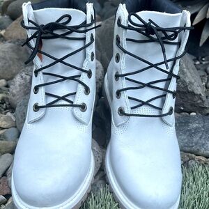 Timberland  women’s buff cream hiking boots size 10